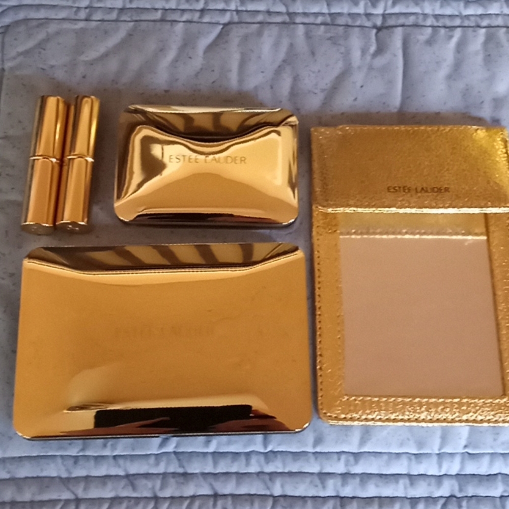 NWOT-ESTEÉ LAUDER BUNDLE w/brushes☆☆